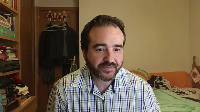 Snapshot of curiosillo83 chatting on July 7, 2:21 pm curiosillo83 online show from July 7, 2:21 pm