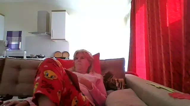 Snapshot of TrustfulVampire1 chatting on November 15, 6:22 am TrustfulVampire1 online show from November 15, 6:22 am