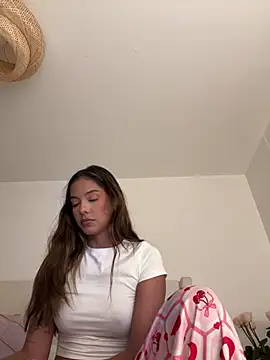 Bella cutte  online show from December 1, 11:10 pm