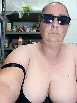 Snapshot of eroticjessitop chatting on June 27, 4:45 pm eroticjessitop online show from June 27, 4:45 pm