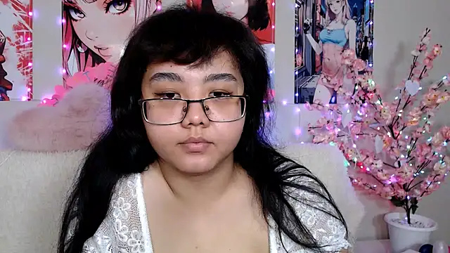 Snapshot of Moertomlly chatting on February 15, 5:26 am Moertomlly online show from February 15, 5:26 am