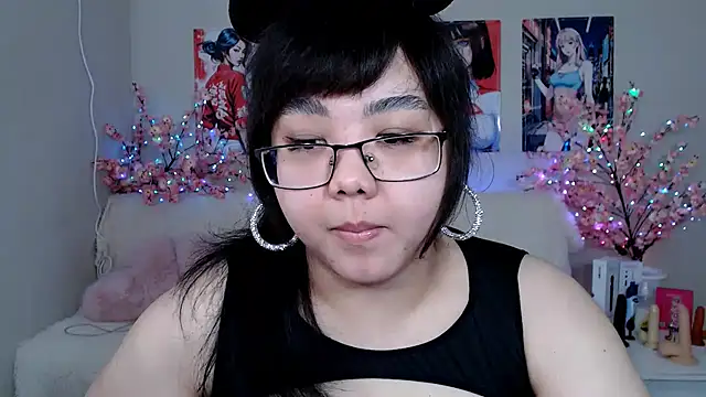 Snapshot of Moertomlly chatting on March 15, 5:35 am Moertomlly online show from March 15, 5:35 am