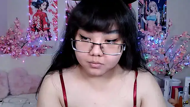 Snapshot of Moertomlly chatting on April 2, 3:48 am Moertomlly online show from April 2, 3:48 am