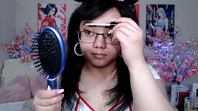 Snapshot of Moertomlly chatting on April 7, 3:51 am Moertomlly online show from April 7, 3:51 am