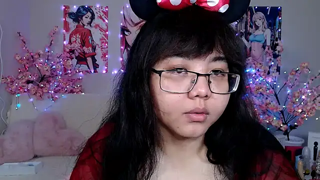 Snapshot of Moertomlly chatting on April 9, 4:34 am Moertomlly online show from April 9, 4:34 am