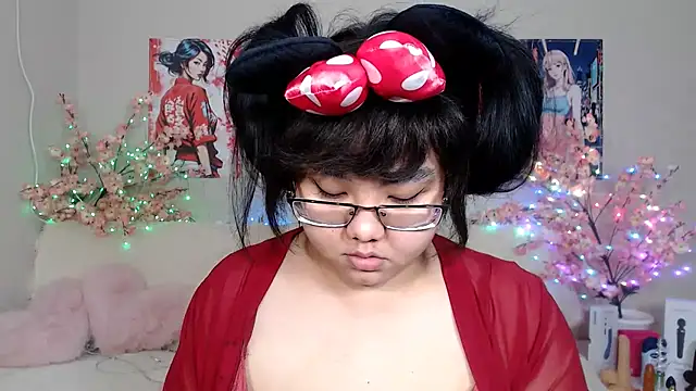 Snapshot of Moertomlly chatting on April 16, 4:13 am Moertomlly online show from April 16, 4:13 am