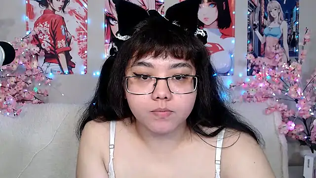 Snapshot of Moertomlly chatting on July 7, 7:23 am Moertomlly online show from July 7, 7:23 am