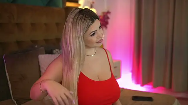 SophieBoobsX online show from November 26, 6:47 am