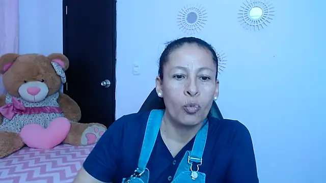 Snapshot of mature_martina chatting on January 23, 10:33 pm mature martina online show from January 23, 10:33 pm