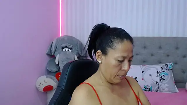 Snapshot of mature_martina chatting on January 24, 4:37 am mature martina online show from January 24, 4:37 am