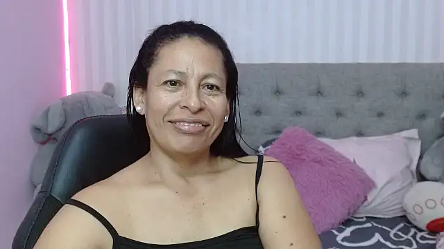 Snapshot of mature_martina chatting on February 5, 6:13 am mature martina online show from February 5, 6:13 am