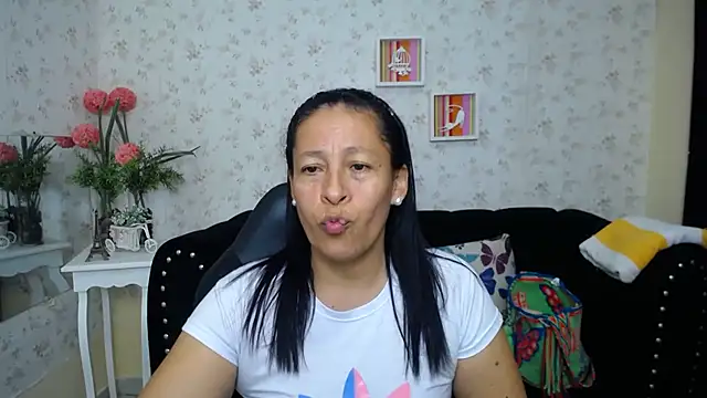 Snapshot of mature_martina chatting on February 8, 10:40 pm mature martina online show from February 8, 10:40 pm