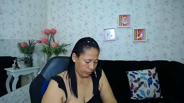 Snapshot of mature_martina chatting on February 9, 8:54 am mature martina online show from February 9, 8:54 am