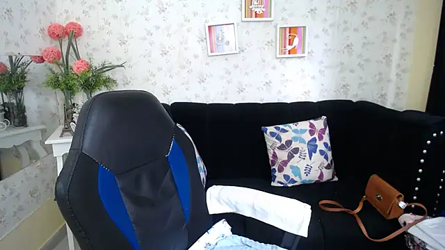 Snapshot of mature_martina chatting on February 9, 6:37 pm mature martina online show from February 9, 6:37 pm