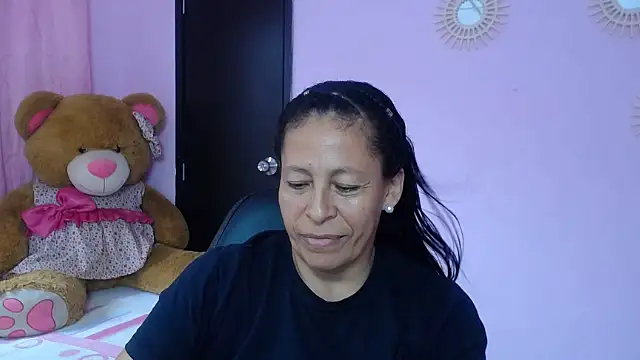 Snapshot of mature_martina chatting on February 10, 7:28 pm mature martina online show from February 10, 7:28 pm