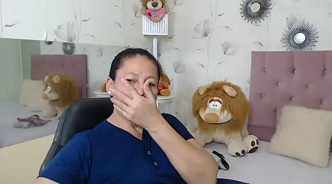 Snapshot of mature_martina chatting on February 11, 6:44 pm mature martina online show from February 11, 6:44 pm