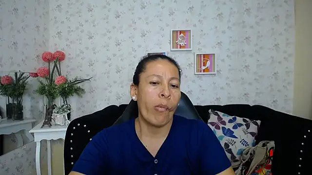 Snapshot of mature_martina chatting on February 17, 11:09 pm mature martina online show from February 17, 11:09 pm
