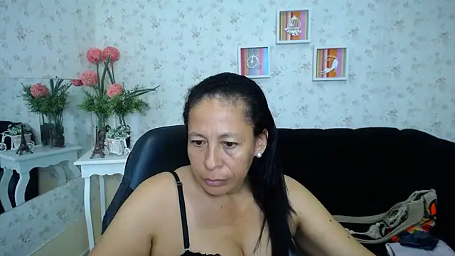Snapshot of mature_martina chatting on February 18, 2:16 am mature martina online show from February 18, 2:16 am