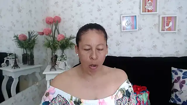 Snapshot of mature_martina chatting on February 21, 6:48 pm mature martina online show from February 21, 6:48 pm