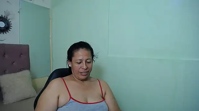 Snapshot of mature_martina chatting on March 1, 5:31 am mature martina online show from March 1, 5:31 am