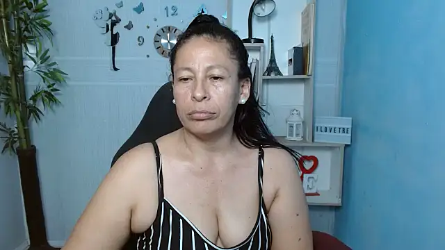 Snapshot of mature_martina chatting on March 4, 11:11 pm mature martina online show from March 4, 11:11 pm