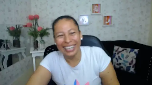 Snapshot of mature_martina chatting on March 11, 11:37 pm mature martina online show from March 11, 11:37 pm