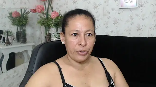 Snapshot of mature_martina chatting on March 12, 11:22 pm mature martina online show from March 12, 11:22 pm