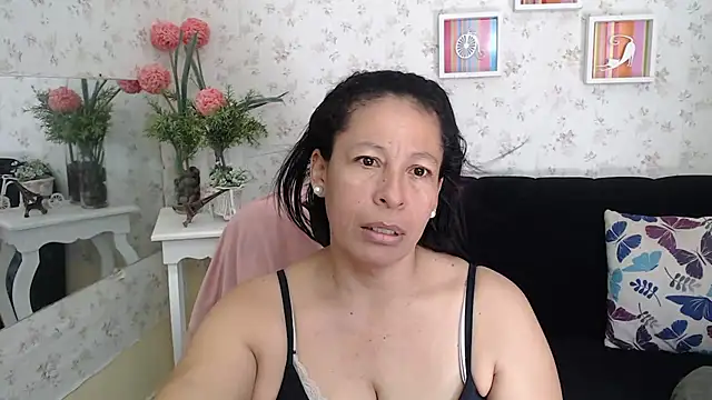 Snapshot of mature_martina chatting on March 13, 6:45 pm mature martina online show from March 13, 6:45 pm