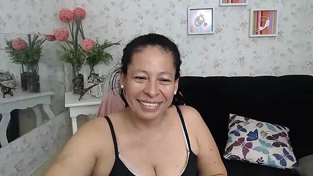 Snapshot of mature_martina chatting on March 13, 10:21 pm mature martina online show from March 13, 10:21 pm