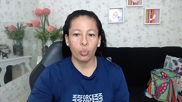 Snapshot of mature_martina chatting on March 17, 12:04 pm mature martina online show from March 17, 12:04 pm