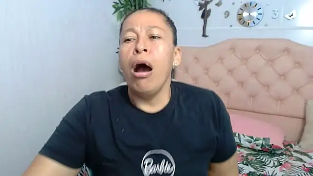 Snapshot of mature_martina chatting on September 24, 10:35 pm mature martina online show from September 24, 10:35 pm