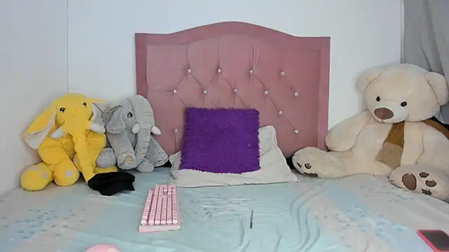 Snapshot of LittleAngelx chatting on May 23, 3:56 am LittleAngelx online show from May 23, 3:56 am