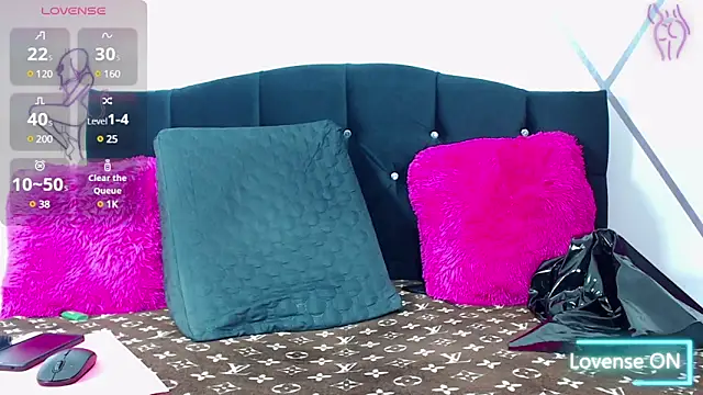 Snapshot of SOLL_RED chatting on January 30, 2:27 am SOLL RED online show from January 30, 2:27 am