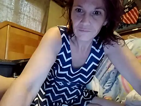 spundarella420 online show from August 4, 5:26 pm