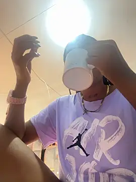 Snapshot of coral1727 chatting on November 13, 1:04 am coral1727 online show from November 13, 1:04 am