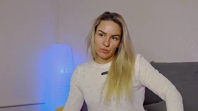 SofiJames online show from December 3, 6:04 am