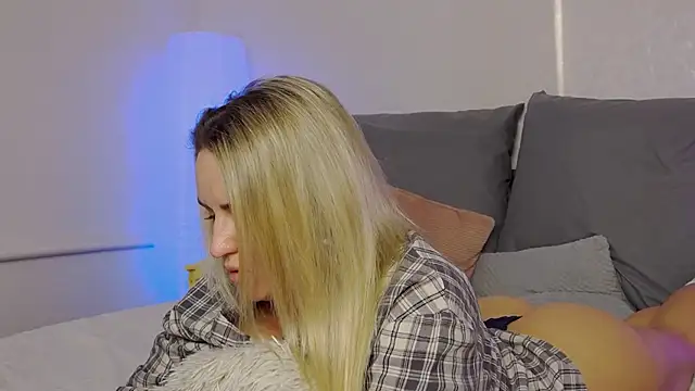 SofiJames online show from December 19, 6:34 am