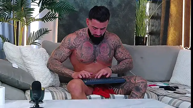 masterkingofmusclee online show from October 13, 9:31 am