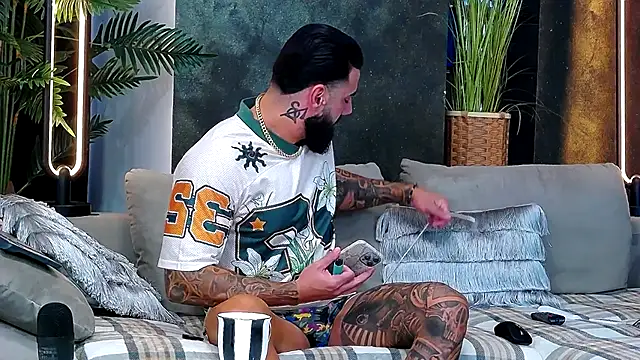 masterkingofmusclee online show from November 11, 7:30 am