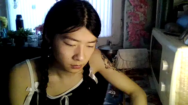 CarlyJoy online show from April 4, 1:41 pm