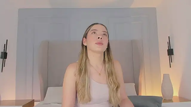 chloe d online show from April 7, 12:38 pm