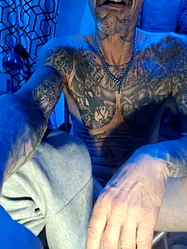 deepstroker42071 online show from November 23, 4:34 am