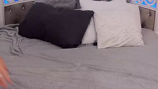 CrissyTaylor online show from December 29, 9:28 am