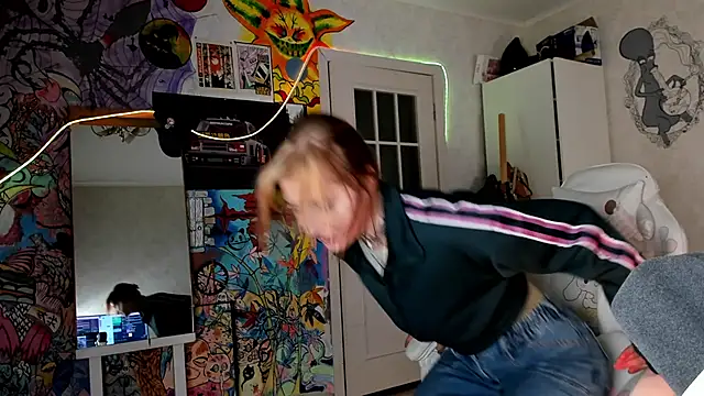 Sunny Mouse  online show from March 13, 7:28 pm