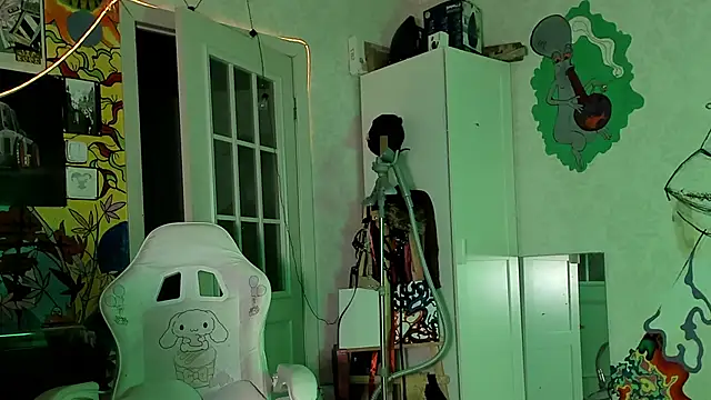 Sunny Mouse  online show from September 25, 7:39 pm