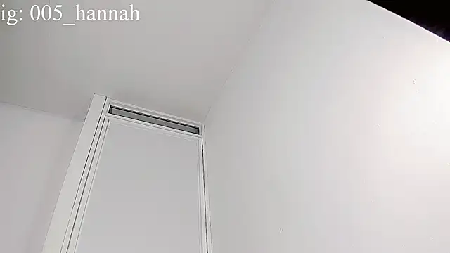 Hannahsmit online show from October 11, 7:51 am