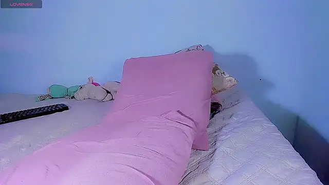 Hannahsmit online show from November 30, 11:09 pm