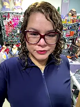 ROSALIALUCY online show from January 7, 11:45 am