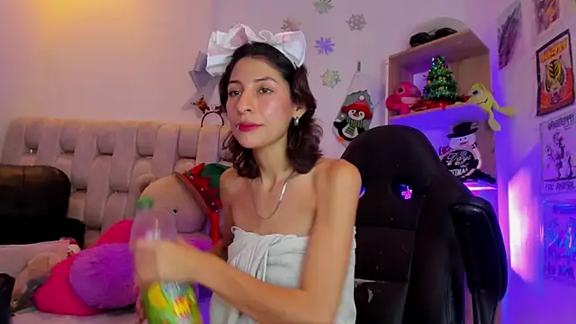 Snapshot of Gorgeous_Team chatting on December 18, 11:40 pm Gorgeous Team online show from December 18, 11:40 pm