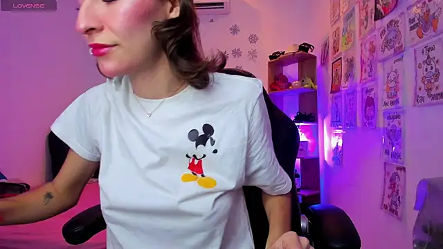 Snapshot of Gorgeous_Team chatting on March 4, 8:05 pm Gorgeous Team online show from March 4, 8:05 pm